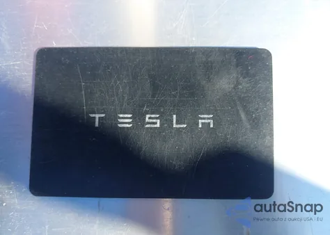 2023 Tesla Model Y Awd/Long Range Dual Motor All-Wheel Drive z USA, uszkodzony, nr VIN 7SAYGAEE0PF848595
